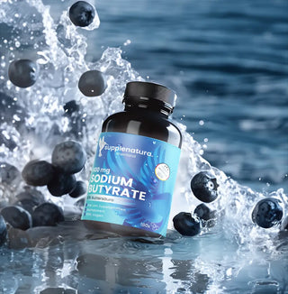Butyrat Supplement springt aus dem Wasser mit Blaubeeren
